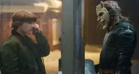 Жуткий хоррор «Черный телефон 2» разрывает американский прокат.webp