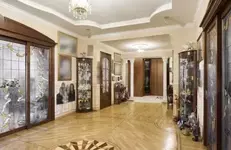 Московская пенсионерка продала свою квартиру за 112 млн рублей, а деньги передала мошенникам.webp