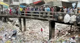 Сначала из-за мусорных отходов погибла рыба..webp