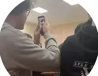 Агрессивный зумер наехал на 61-летнего учителя иностранных языков.webp