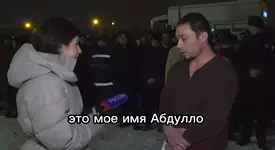 Что на микрофоне написано..webp