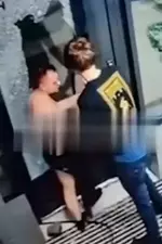 Дикие зумеры из-за замечания избили мужчину.webp