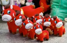 Символом китайского Нового года стала лошадь с недовольным лицом.webp