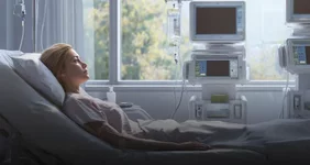 Женщину с тремя аутоиммунными заболеваниями вылечили одной капельницей.webp