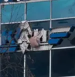 Голый шиз решил покорить Олимп.webp